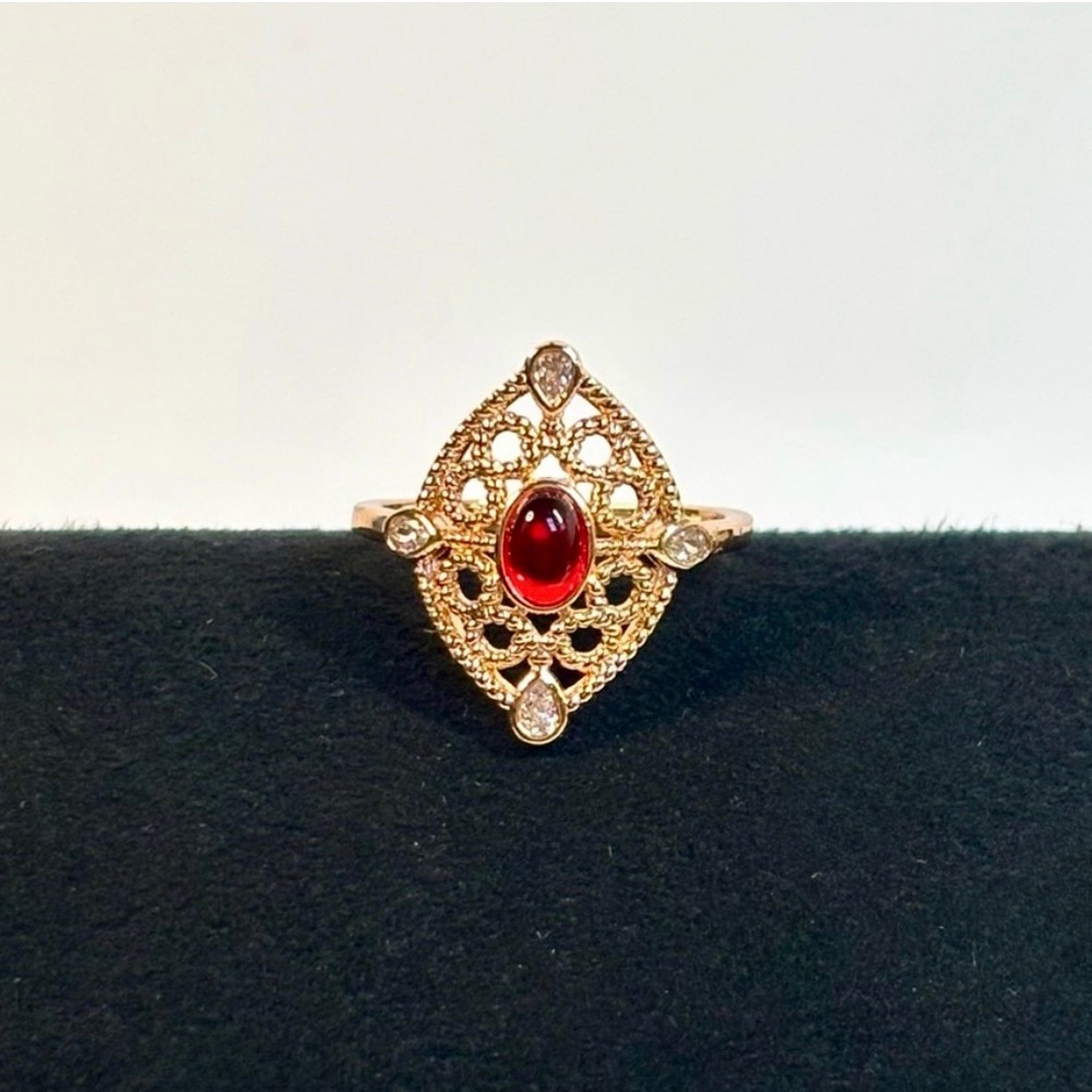 18k rose gold-plated filigree ring with a beautiful red cabachon stone